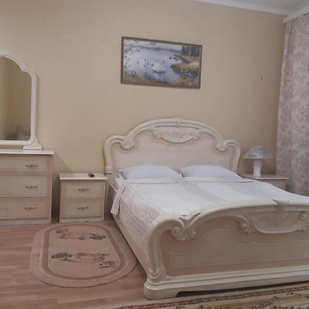 Celebrity Villa Камианец-Подилский Екстериор снимка